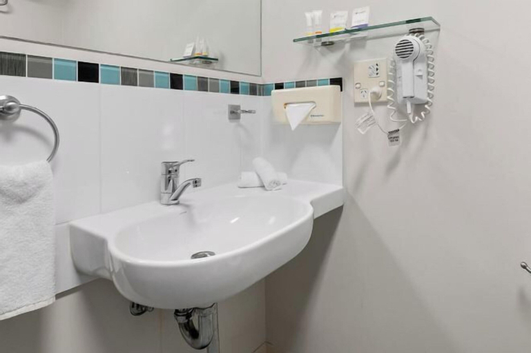 Bathroom 13