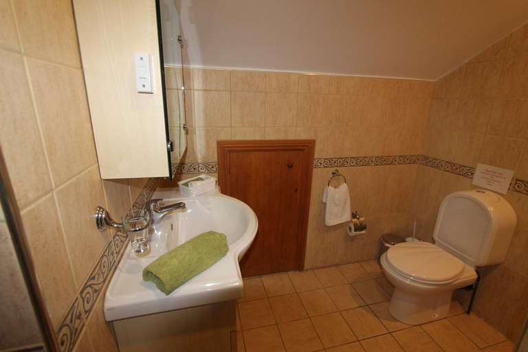 Bathroom 2, Woodlands Guest Accomadation