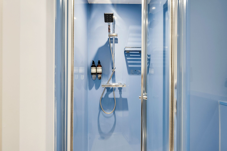 Bathroom 3, Colston Street - Your Apartment, Bristol