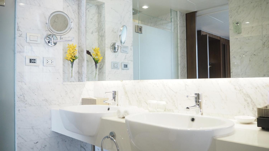 Bathroom 14