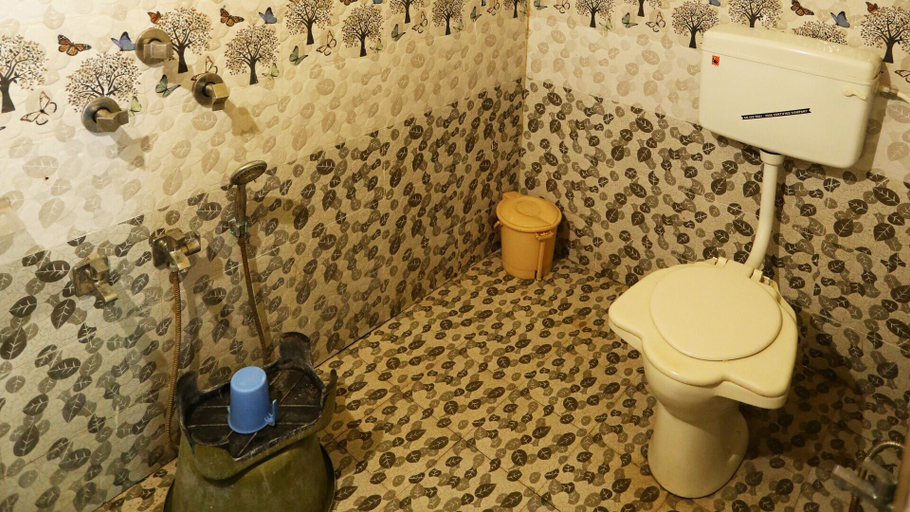 Bathroom 4, Shree Murlidhar Farm and resort, Junagadh