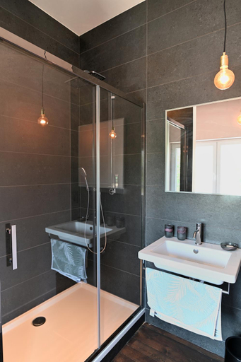 Bathroom 2, Nova Zembla, Antwerpen