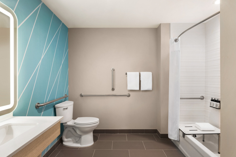 Bathroom 4, avid hotel MEMPHIS - SOUTHAVEN by IHG, Desoto