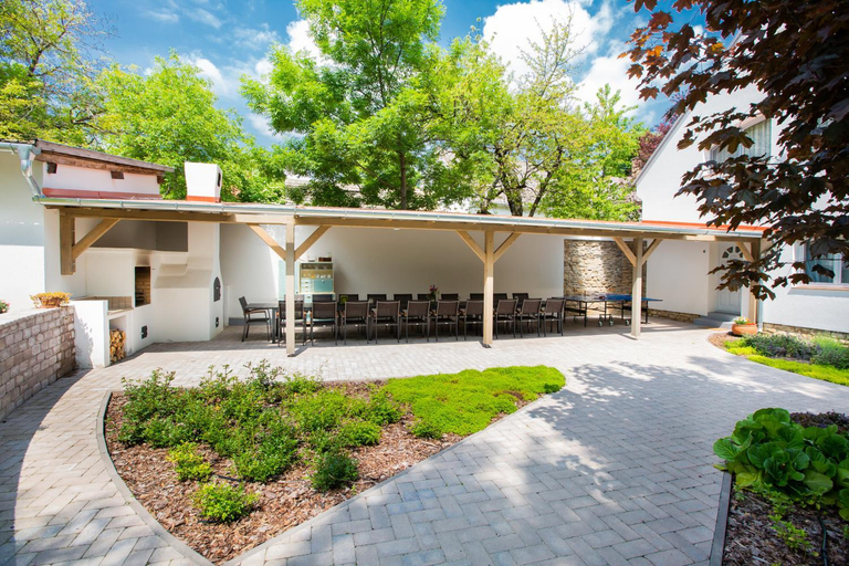 Others 3, Deres Apartmanhaz, Zirc