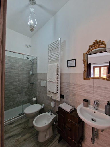 Bathroom 3, La Barabbata, Viterbo