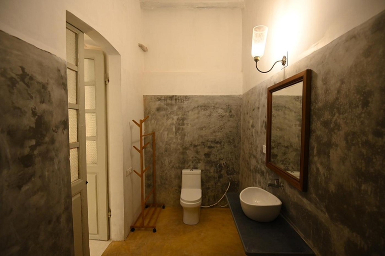 Bathroom 13