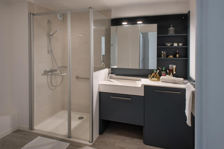 Bathroom 1, DOMITYS LES GAVOTTES, Finistère