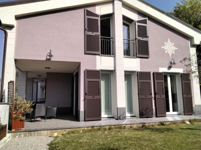 Exterior 15