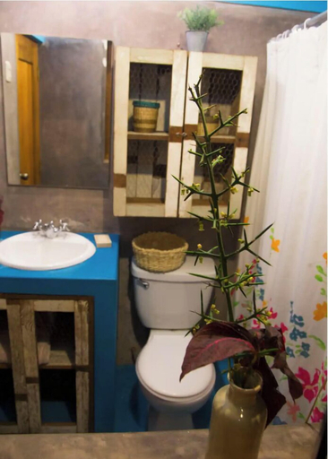 Bathroom 4, Samay Wasi Mala, Cañete