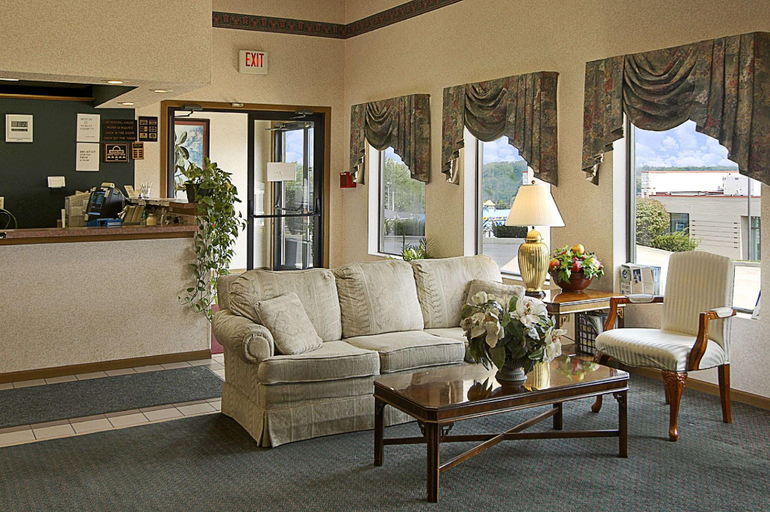 Public Area 2, Days Inn by Wyndham Hillsboro, Highland