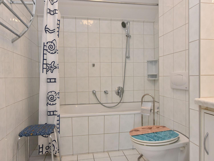 Bathroom 2, Seaside Comfort for 5 Guests, Rostock