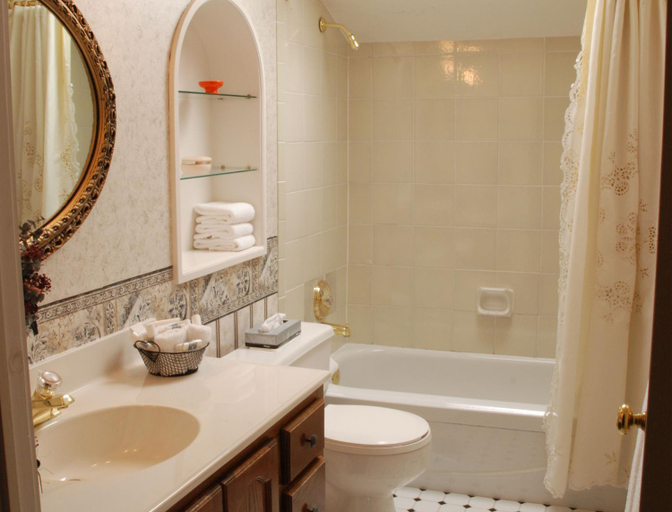 Bathroom 3, Moffat Inn, Niagara