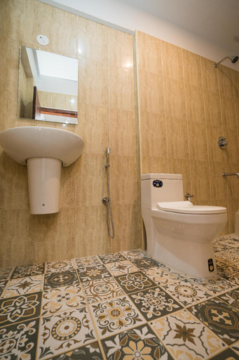 Bathroom 4, Hotel Tree Suites, Bangalore