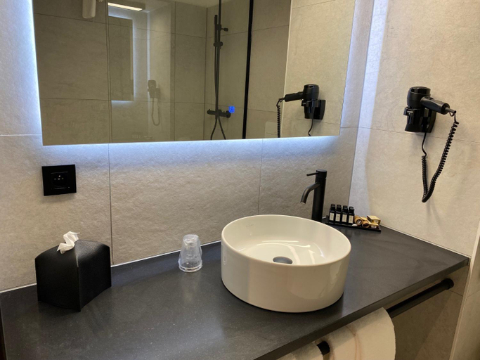 Bathroom 3, Bremberg Hotel, Vlaams Brabant
