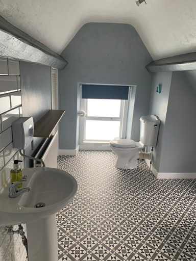Bathroom 3, The Wylfa, Gwynedd