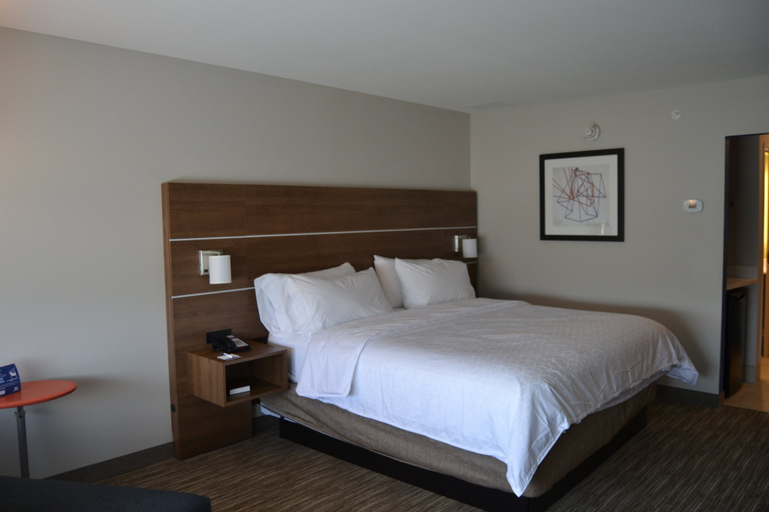Holiday Inn Express & Suites Goodlettsville N - Nashville - Tap to explore photos