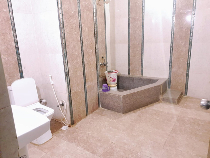 Bathroom 3, Goroomgo Prashant palace Agra, Agra