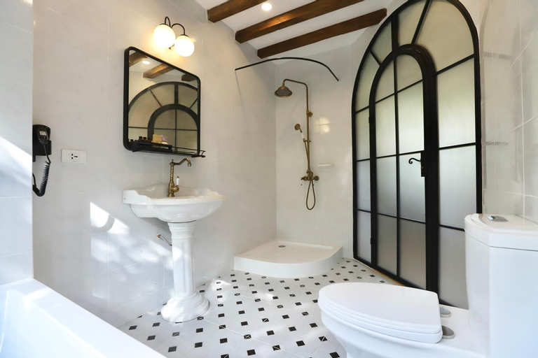 Bathroom 11