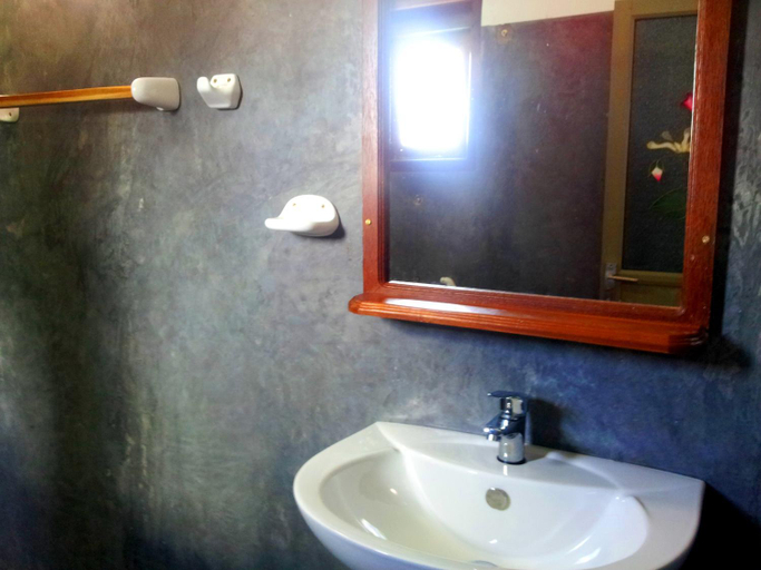 Bathroom 5, Ceylon Surf Guest Holiday Resort, Weligama