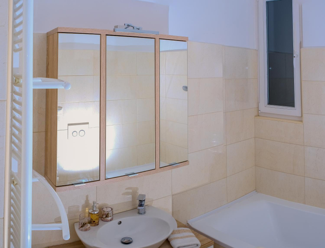Bathroom 2, Sky Apartment, Debrecen
