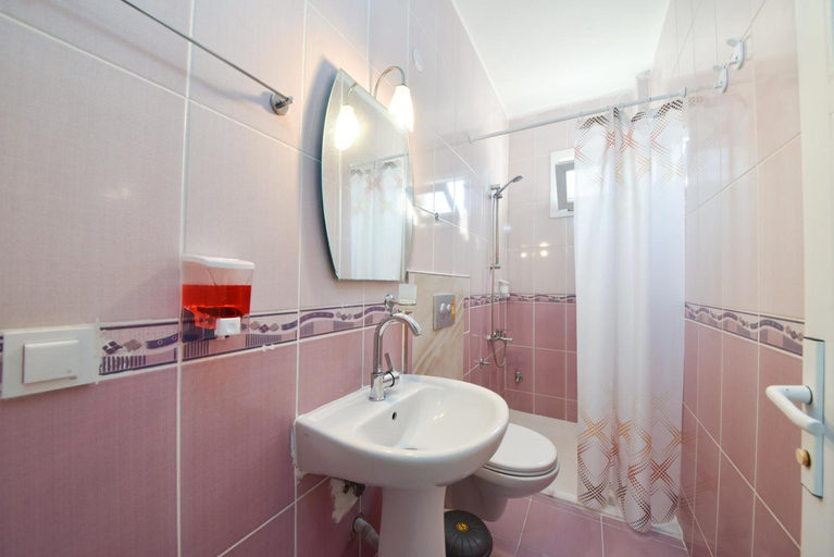 Bathroom, Bilginer Apart, Kale