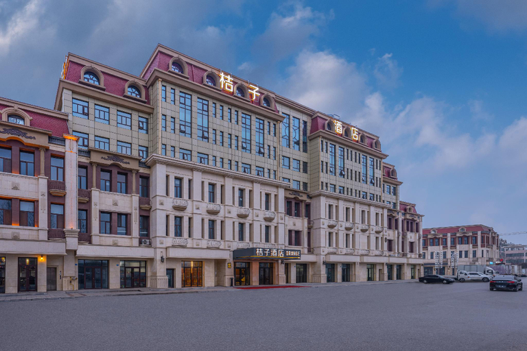 Exterior & Views