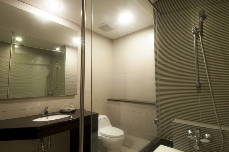 Bathroom 25