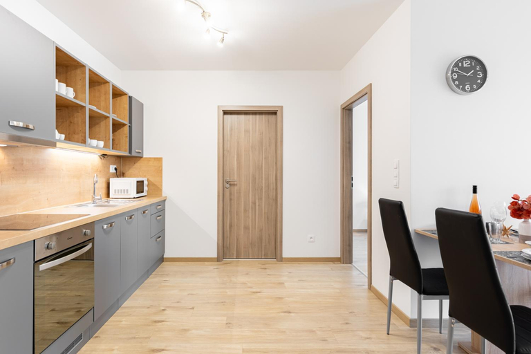 Others 4, Sunny Haven: Modern 2BR,Garage, WiFi,Stream, Bratislava III