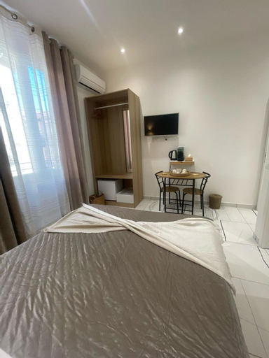 Laura Rooms, La Spezia