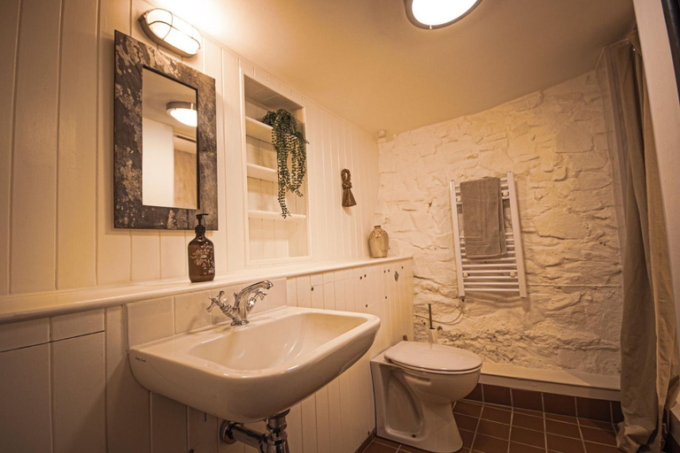 Bathroom 3, The Old Smithy Inn, Devon