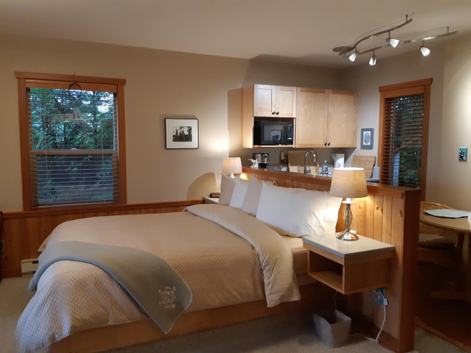 Bedroom 3, Reef Point Oceanfront B & B, Alberni-Clayoquot