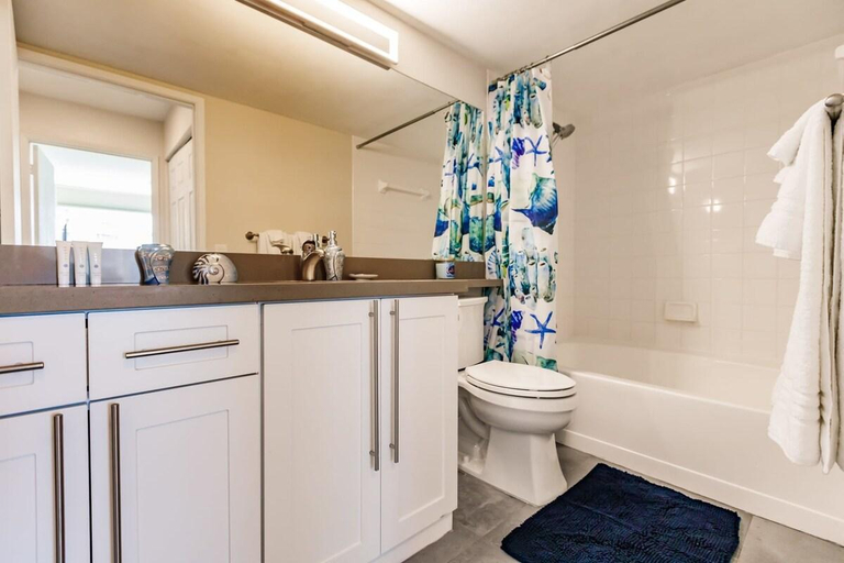 Bathroom 4, Uhost AI | 3BR Intracoastal Resort Condo, Miami-Dade