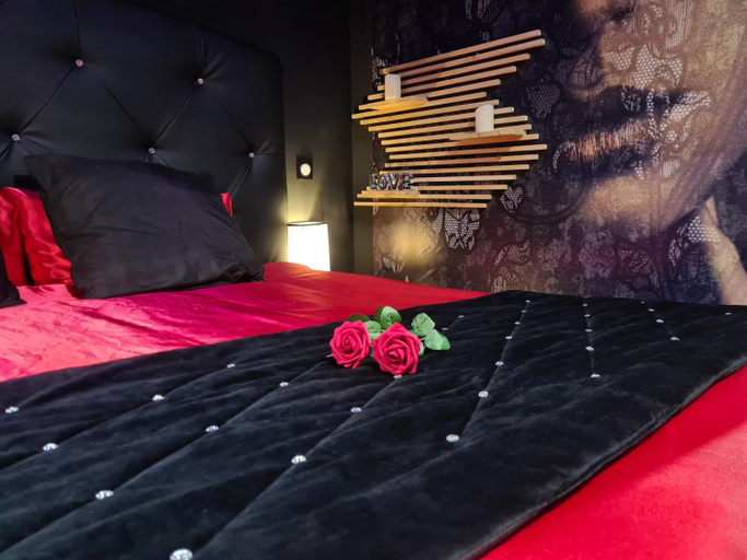 Bedroom, Loveroom Sexyloveroom, Pyrénées-Orientales