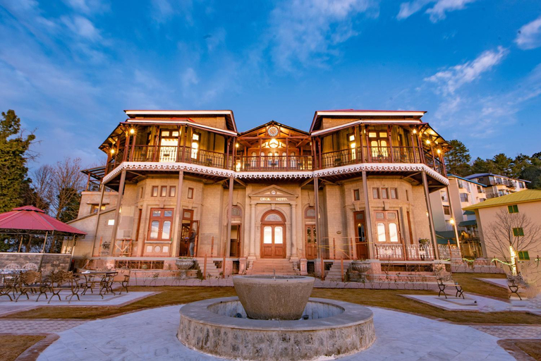 Exterior & Views