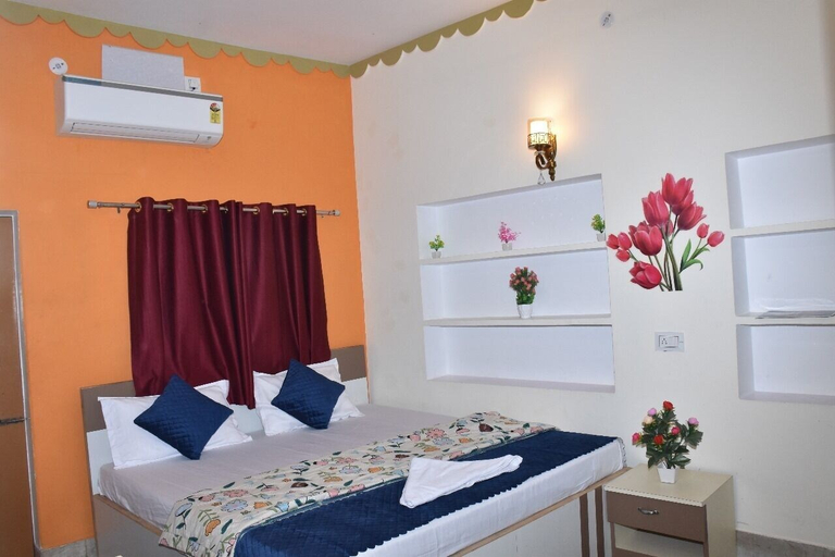 Bedroom 3, Rudra Guest House, Varanasi