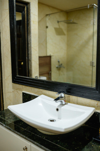 Bathroom 4, Istana Resort and Spa, Darjiling