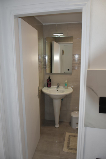 Others 4, Lions 2 Studios & Apartments, Poros Island., Attica