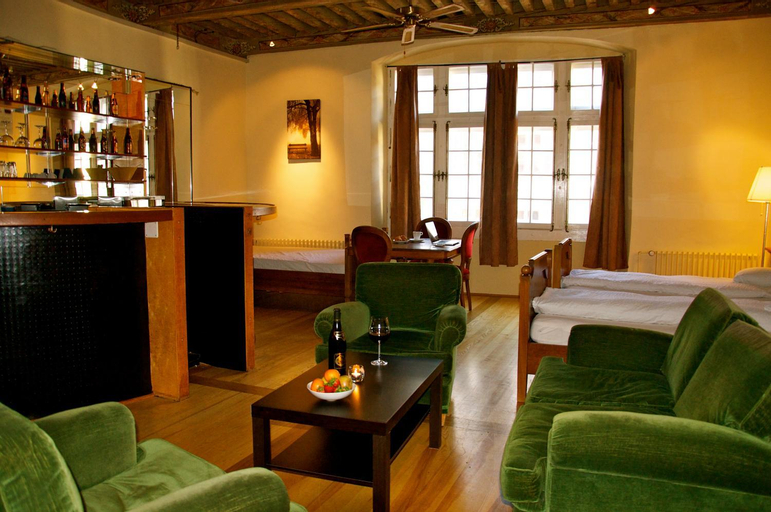 Others 4, Aux chambres du Banneret, Neuchâtel