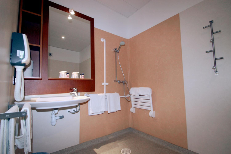 Bathroom 4, Hotel Florence, Hautes-Pyrénées