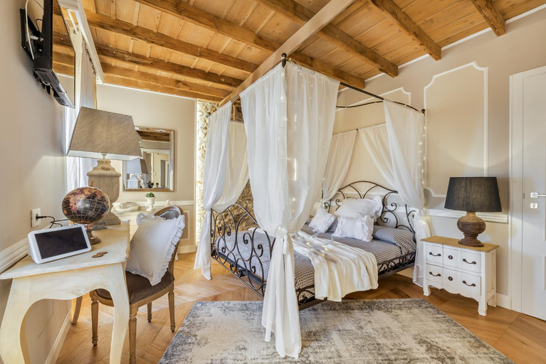 Bedroom 25