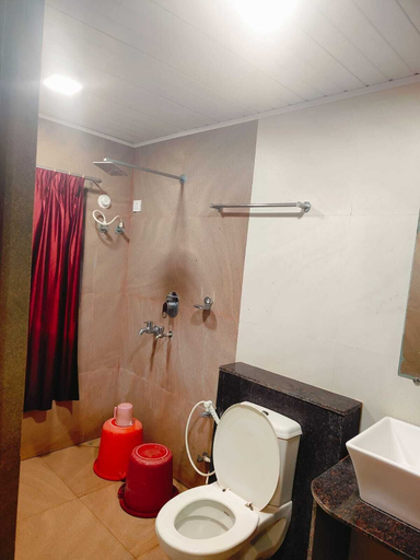 Bathroom 3, Hotel Gokarna International, Uttara Kannada