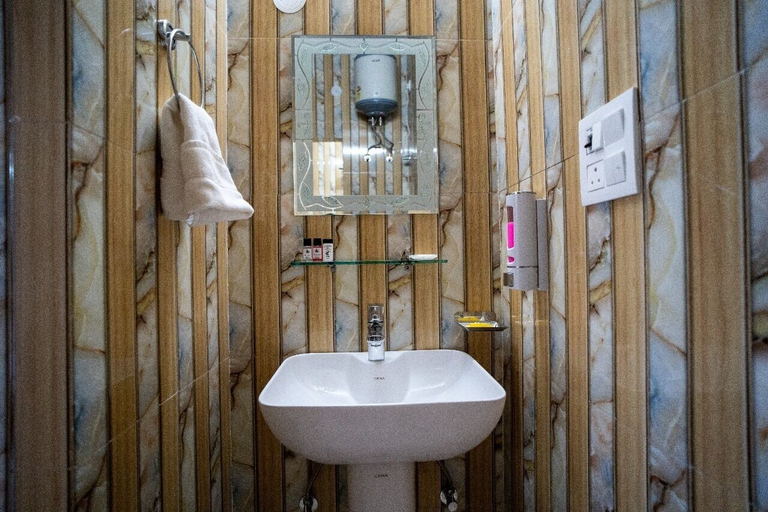 Bathroom 4, Captain Resort, Solan