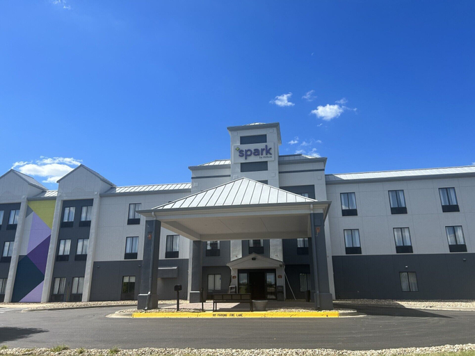 Exterior & Views 2, Spark by Hilton Lansing, Leavenworth