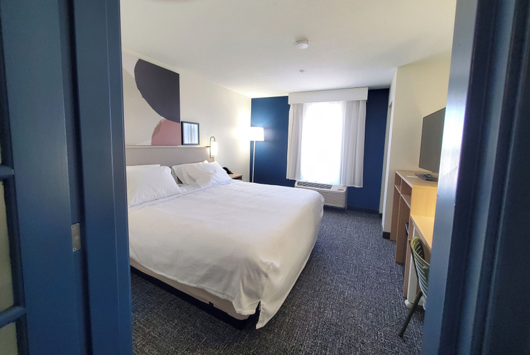 Bedroom 4, Spark by Hilton Lansing, Leavenworth
