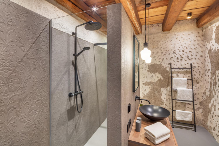 Bathroom 11