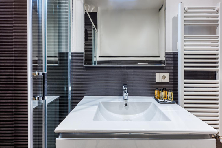 Bathroom 13