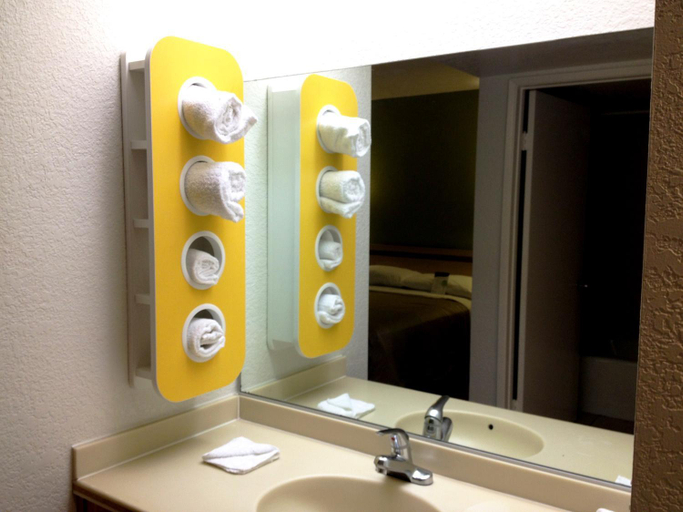 Bathroom, Motel 6 Hemet, CA, Riverside