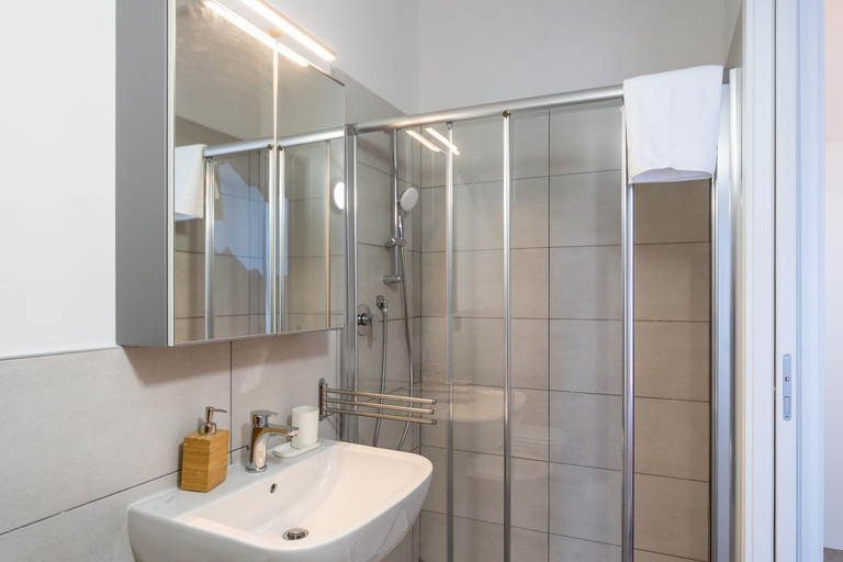 Bathroom 4, KHL apartments, Milano