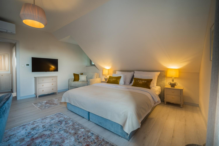 Bedroom 2, Arkady Hof Hotel, Malacky
