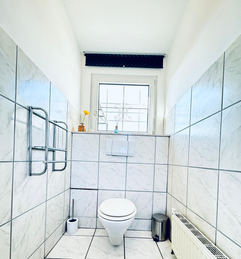 Bathroom 2, 7 private Rooms in a spacious Villa, Wien